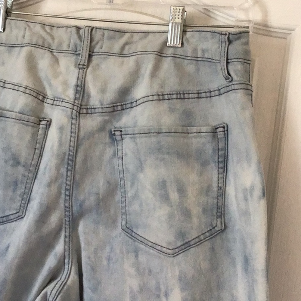 LOGO by Lori Goldstein Light Wash Tie-Dye Relaxed Jeans - Picture 6 of 8